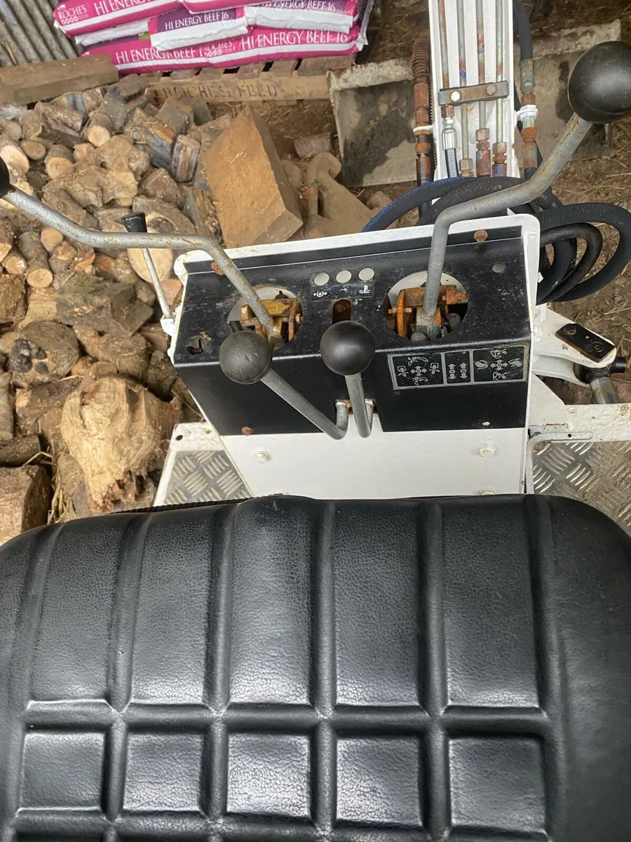 Kubota 1.5 ton - Image 3