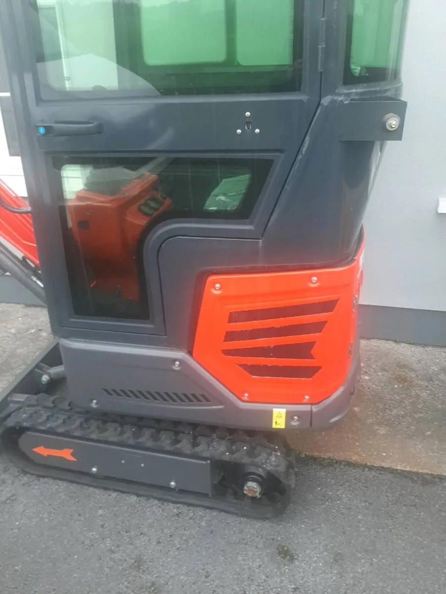 Mini digger - Image 1