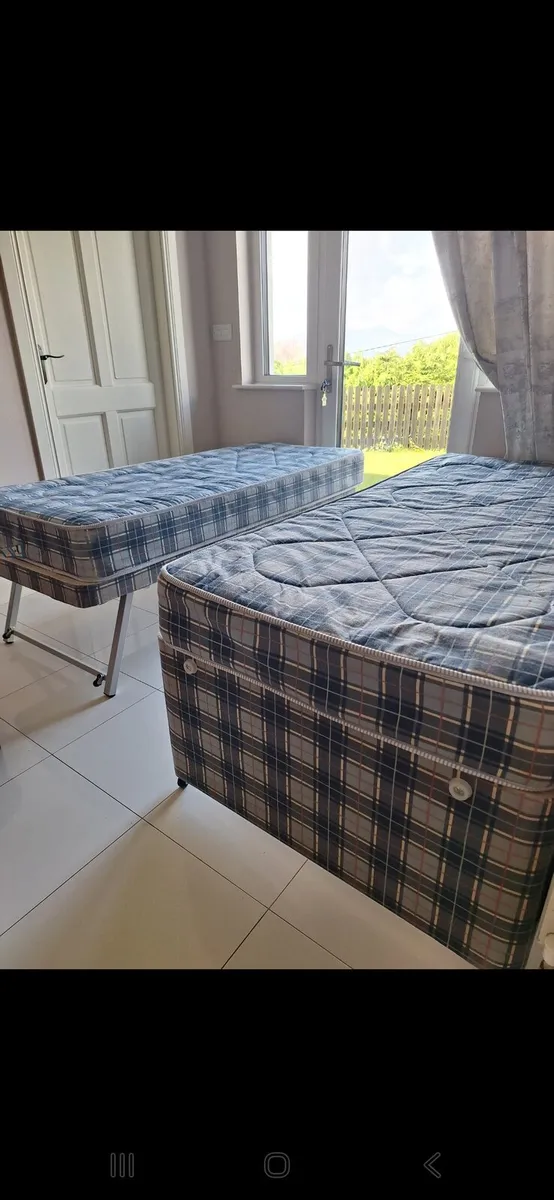 Single bed - Image 1