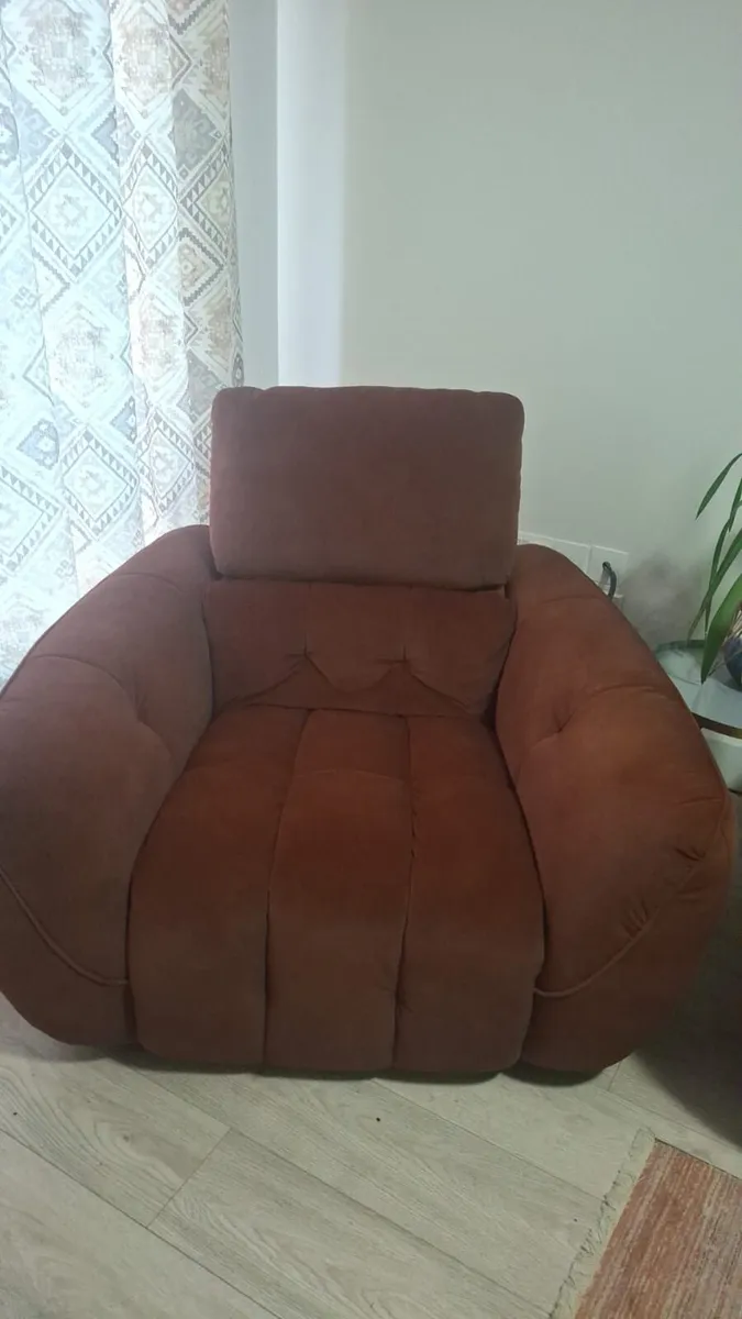 DFS electric Sofa 3 + 2 + 1 with footstool - Image 3