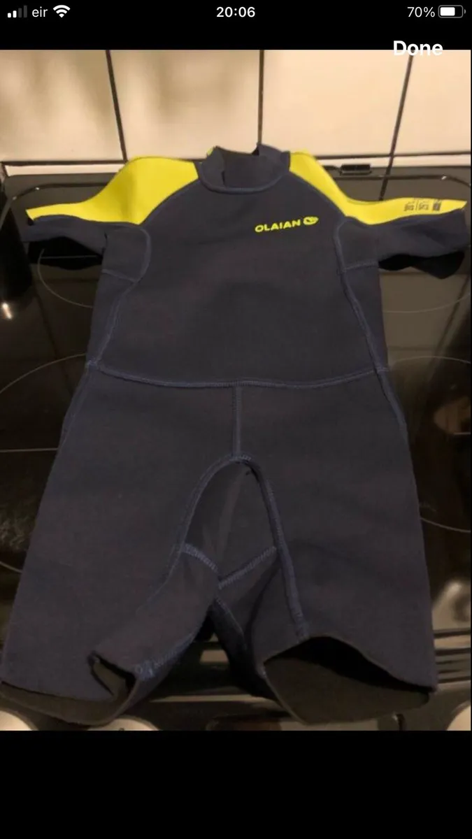 Boys wetsuit age 4 €10 - Image 1