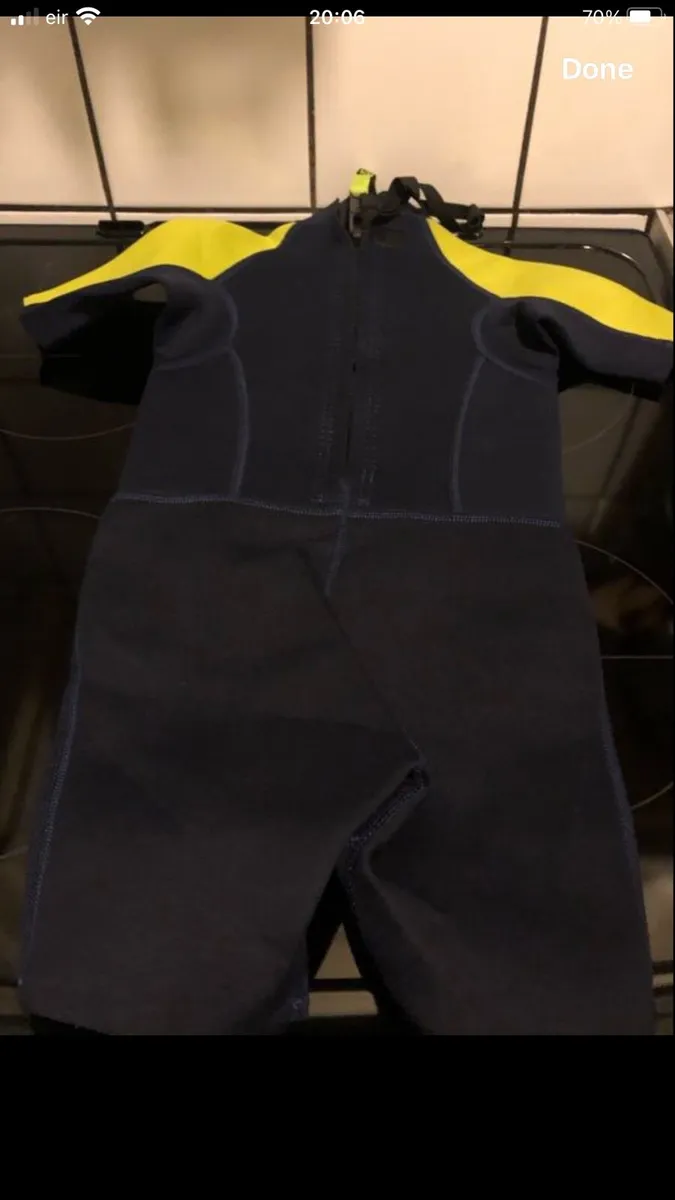 Boys wetsuit age 4 €10 - Image 2