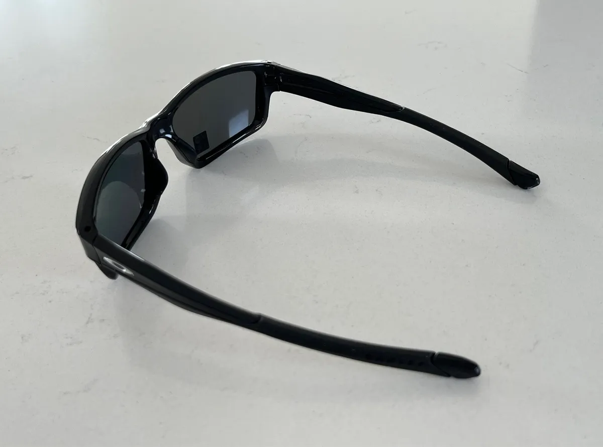 Oakley Chainlink Sunglasses Polarised-New in box - Image 4