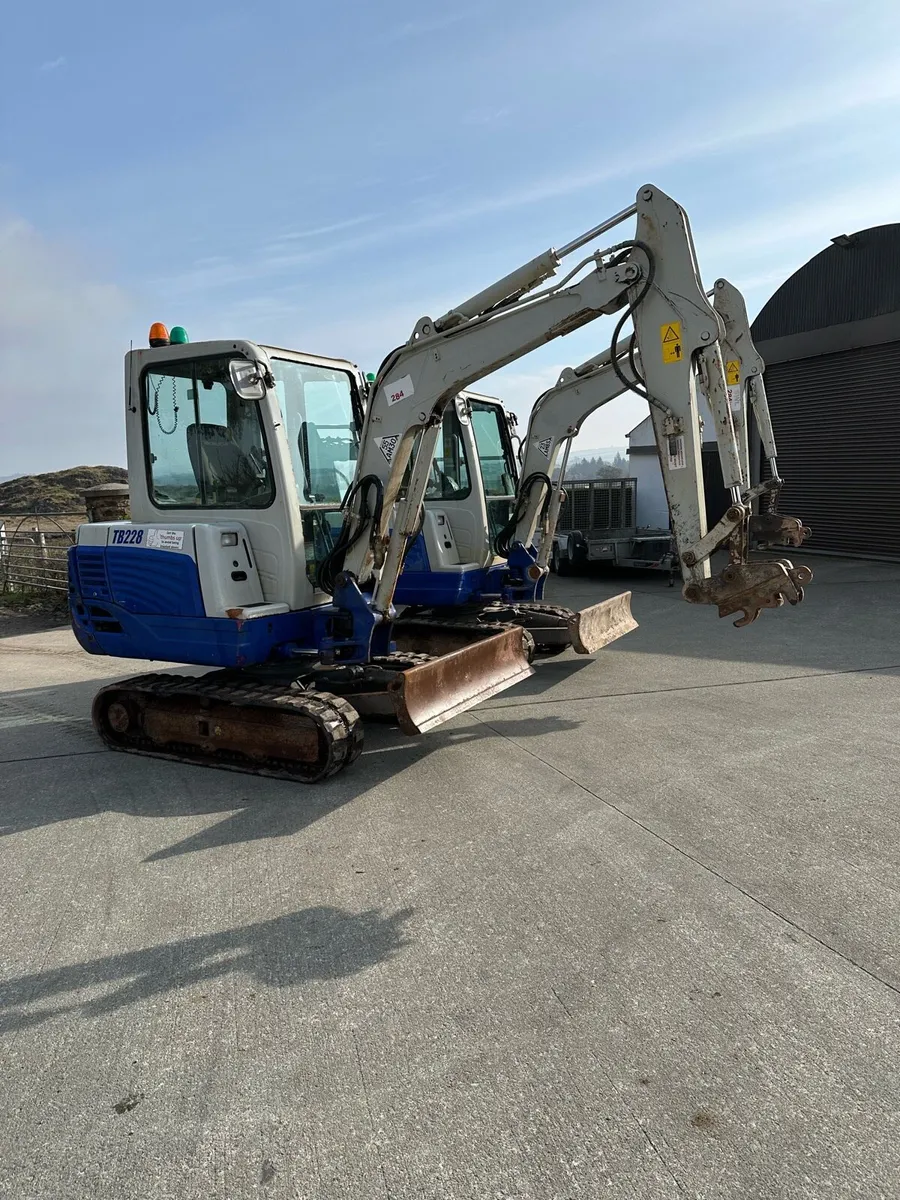 2 Takeuchi diggers 2015 - Image 2