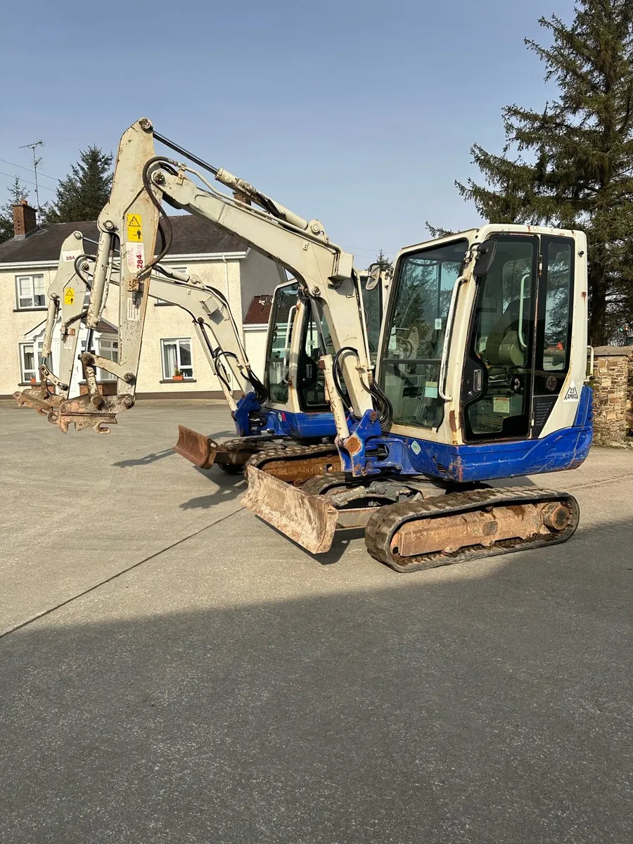 2 Takeuchi diggers 2015 - Image 3