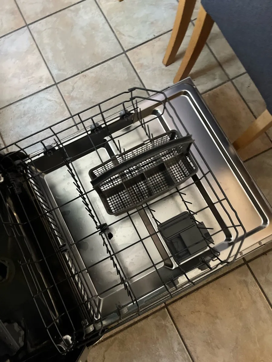 Dishwasher - Image 2