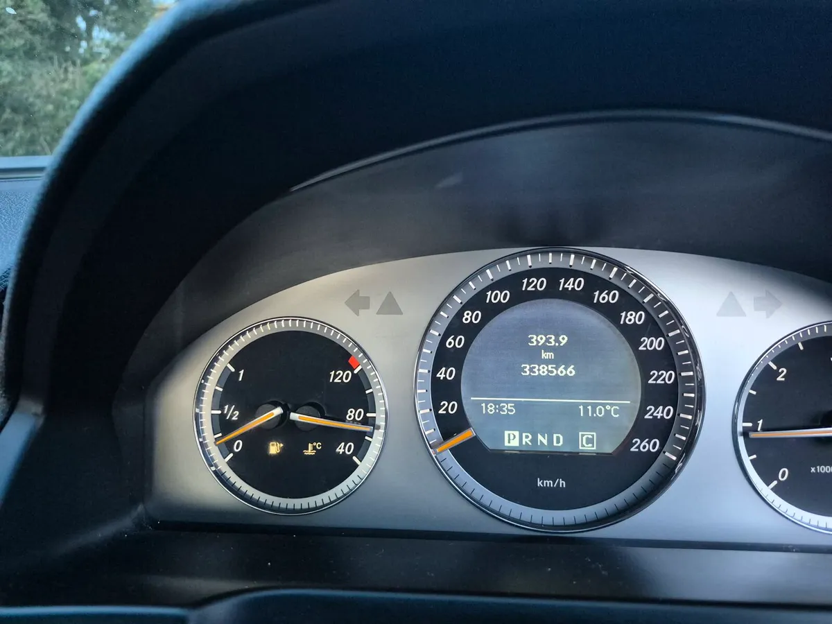 Mercedes benz C 200 ( READ ADD) - Image 2