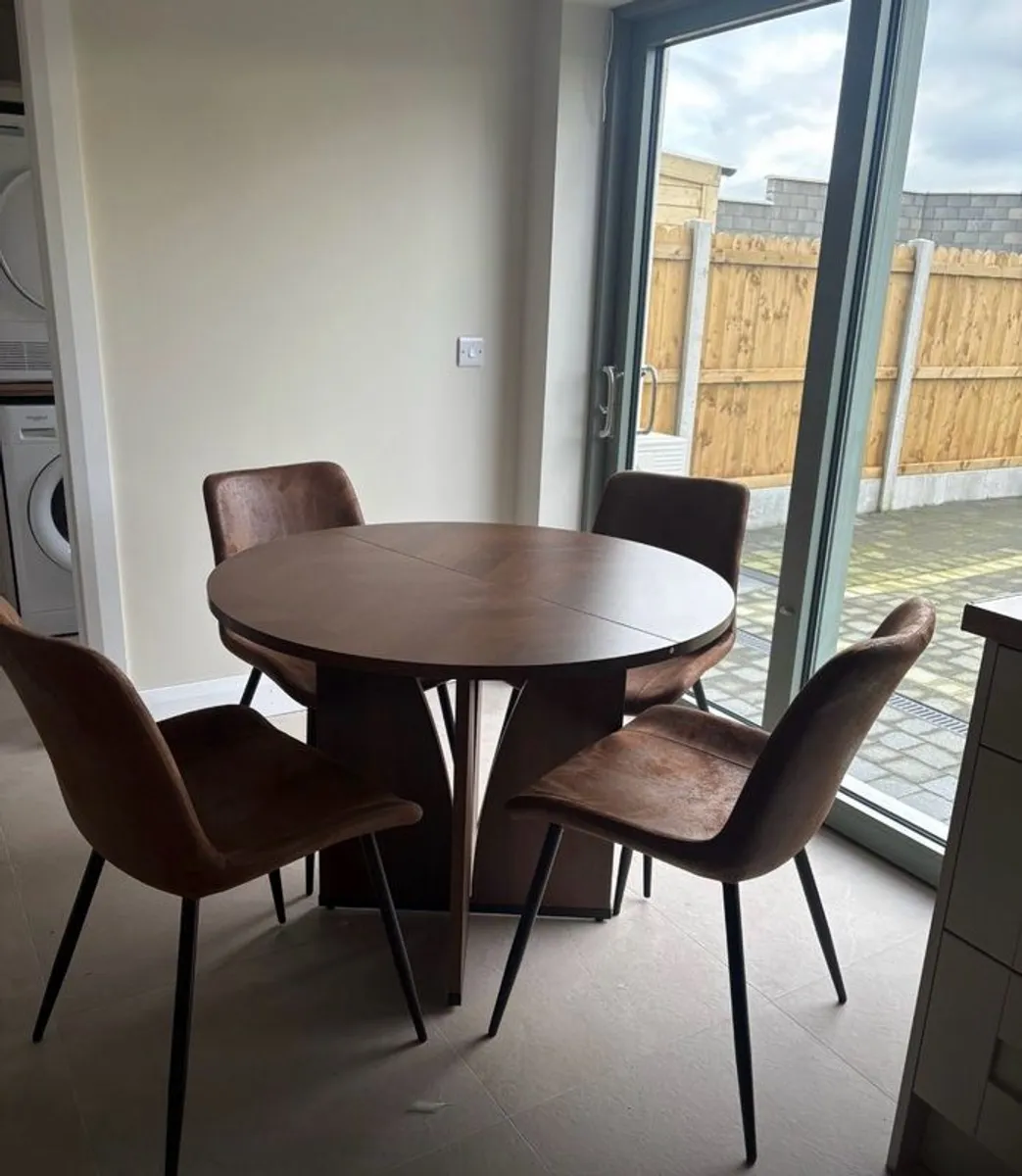 Dining suite - Image 1