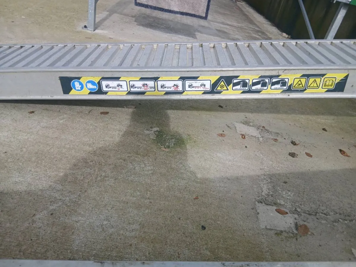 3 meter Aluminium loading ramps 3.7 ton capacity - Image 3