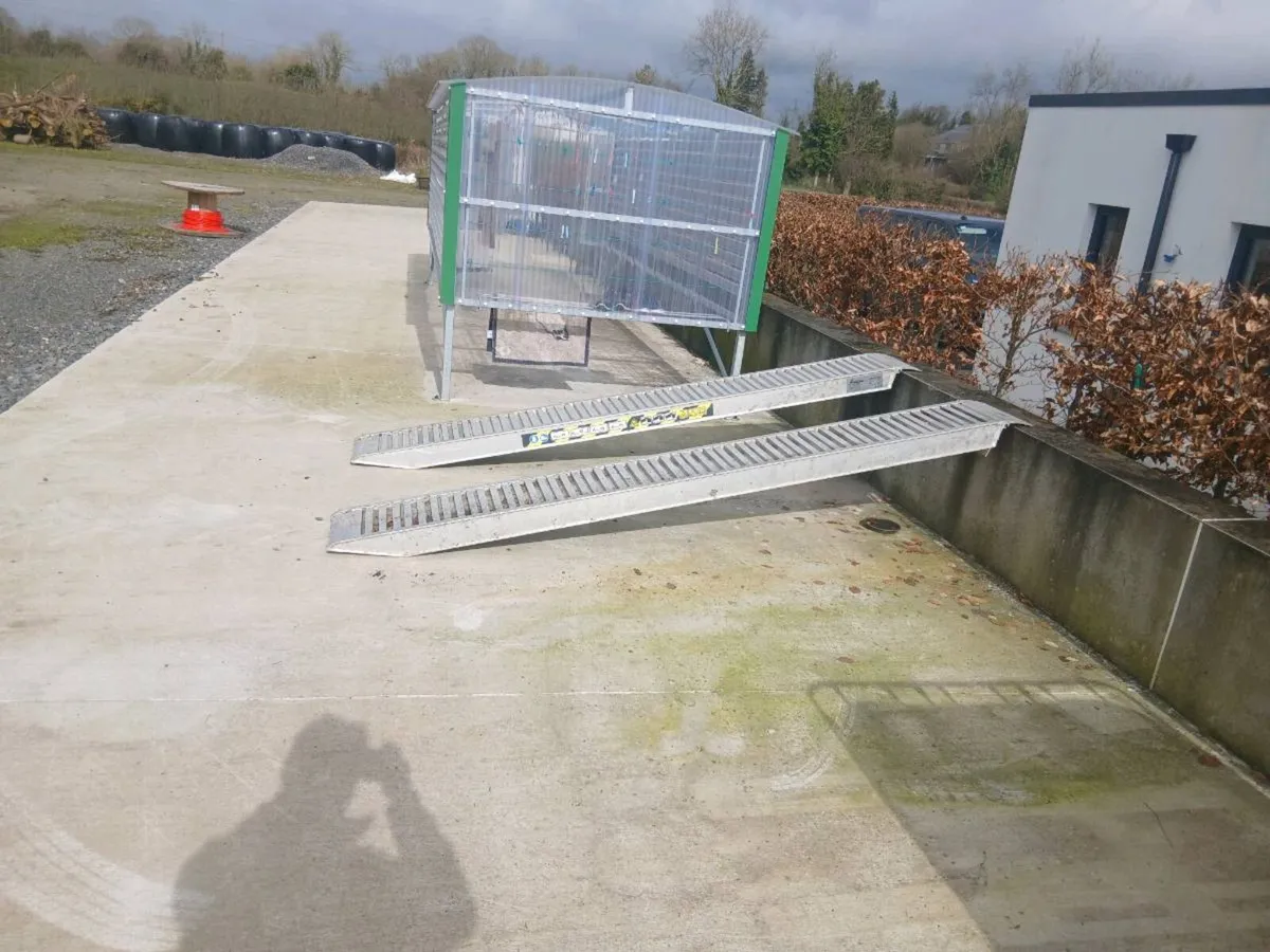 3 meter Aluminium loading ramps 3.7 ton capacity - Image 1