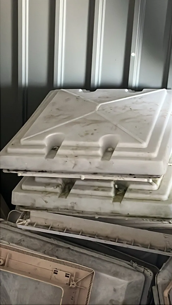 Caravan parts, windows and panels - Image 2