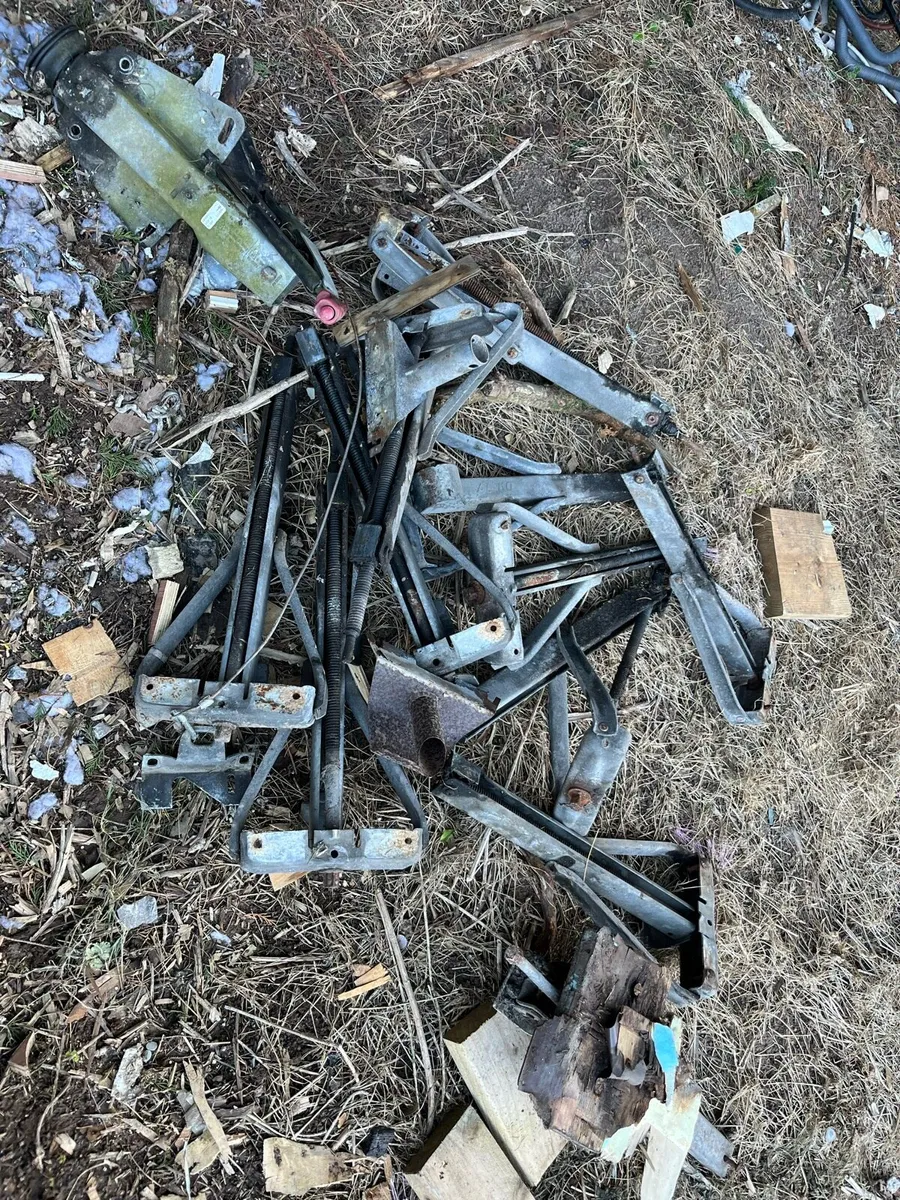 Caravan parts, windows and panels - Image 4