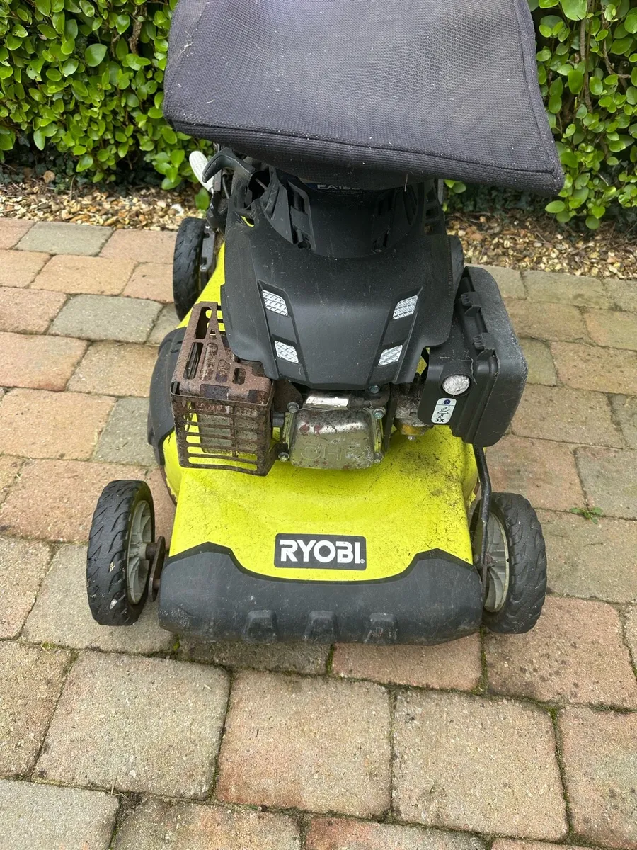 Petrol lawn mower - Image 3