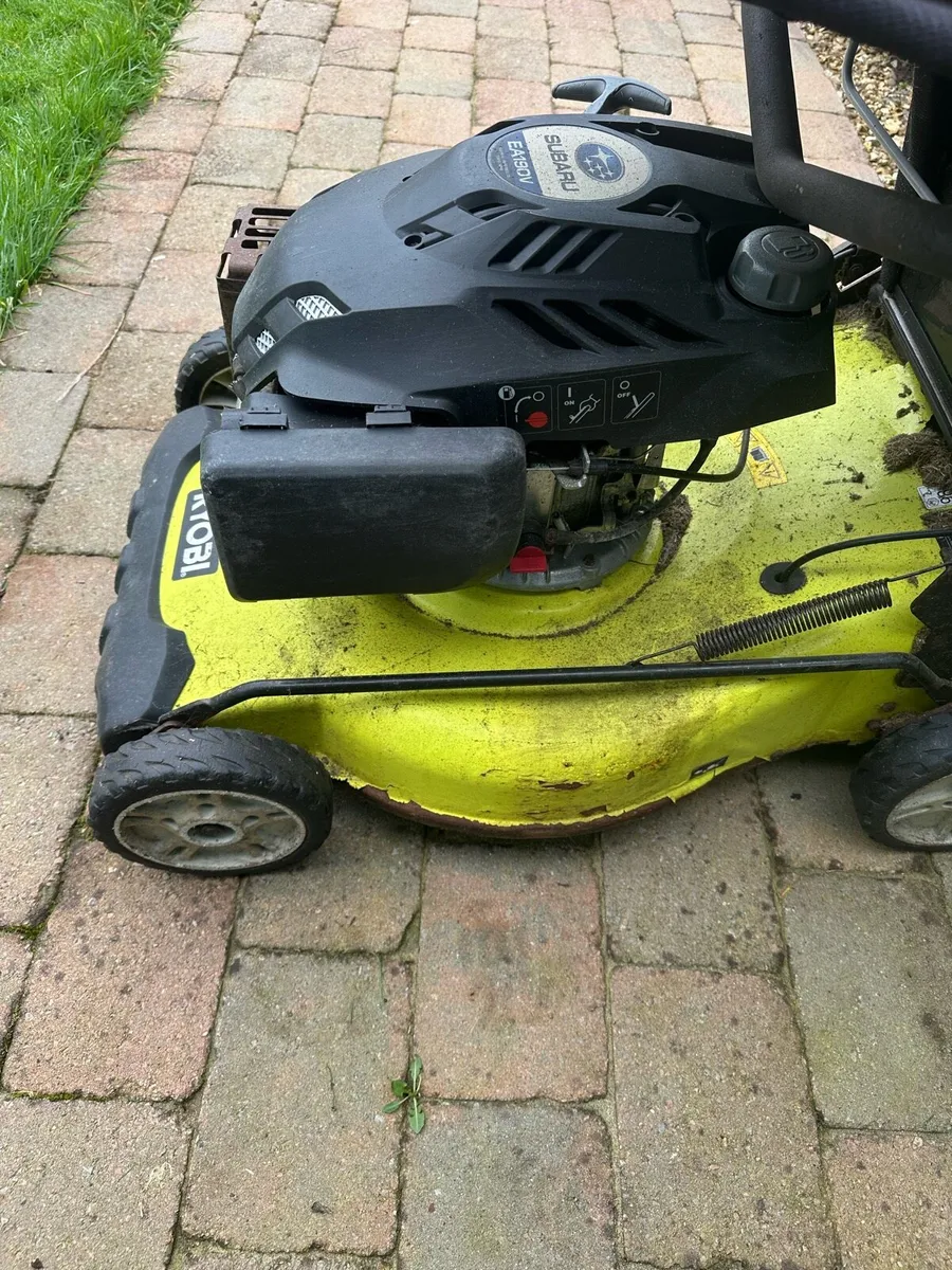 Petrol lawn mower - Image 4