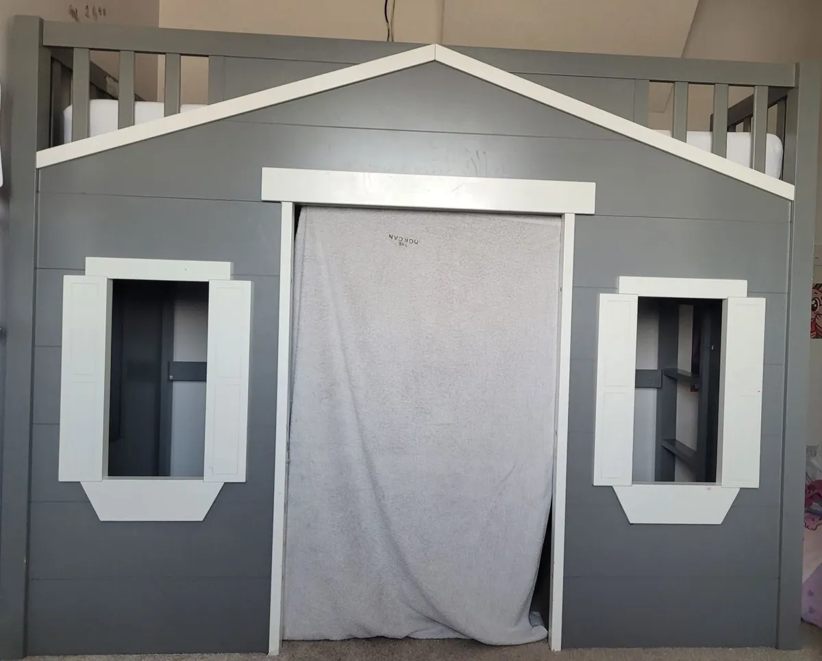 House Bunk Bed. - Image 1