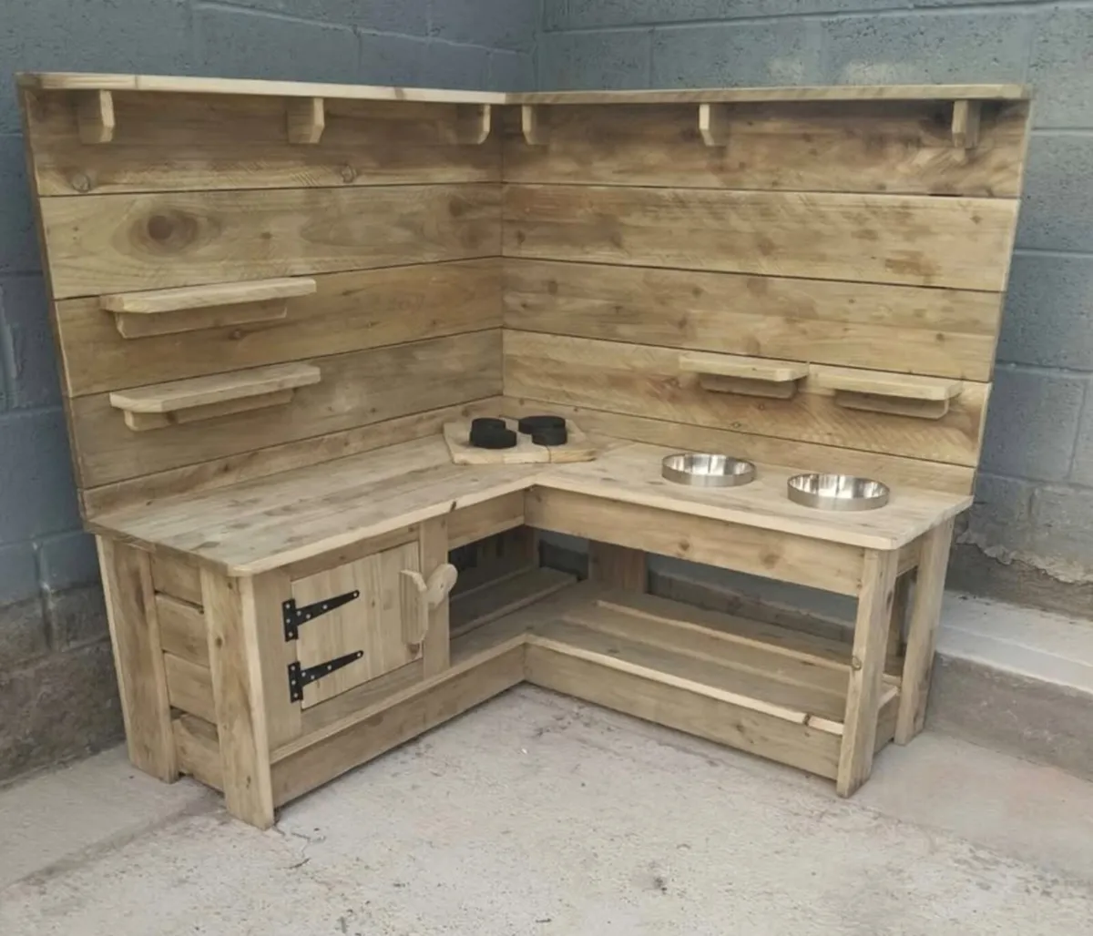 Handmade mud kitchen - Image 4