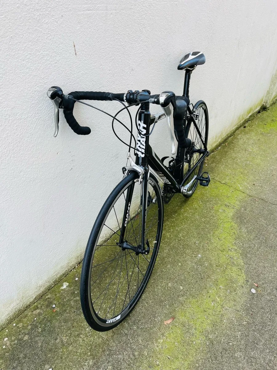 Giant defy 2 road bike - Image 3