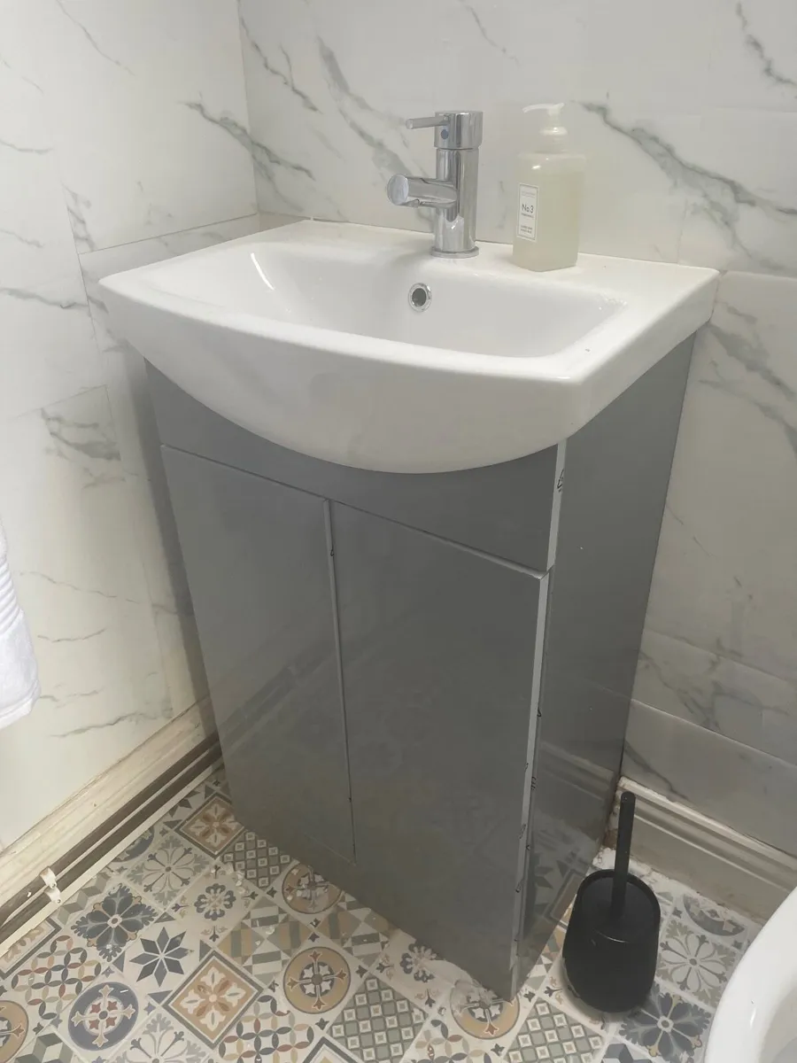 New bathroom vanity sink and tap all new - Image 3
