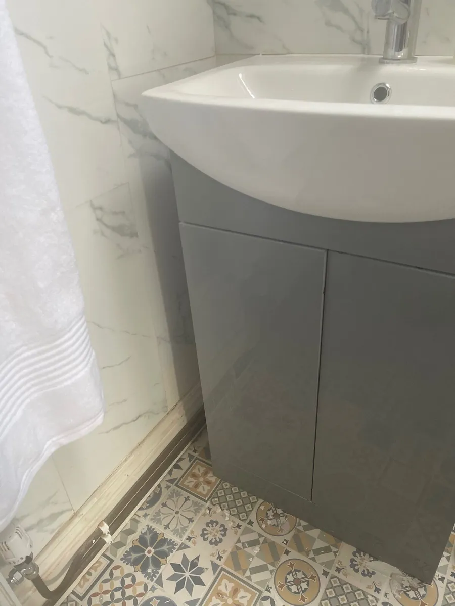 New bathroom vanity sink and tap all new - Image 4