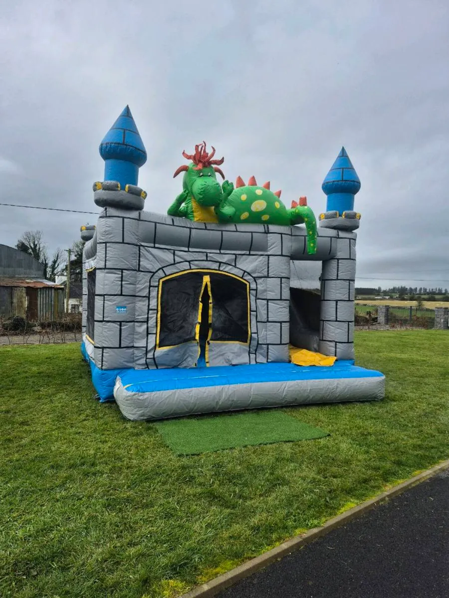 Bouncy castle - Image 1