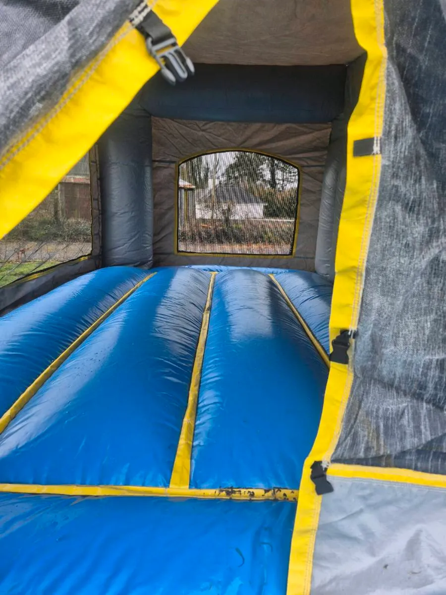 Bouncy castle - Image 2