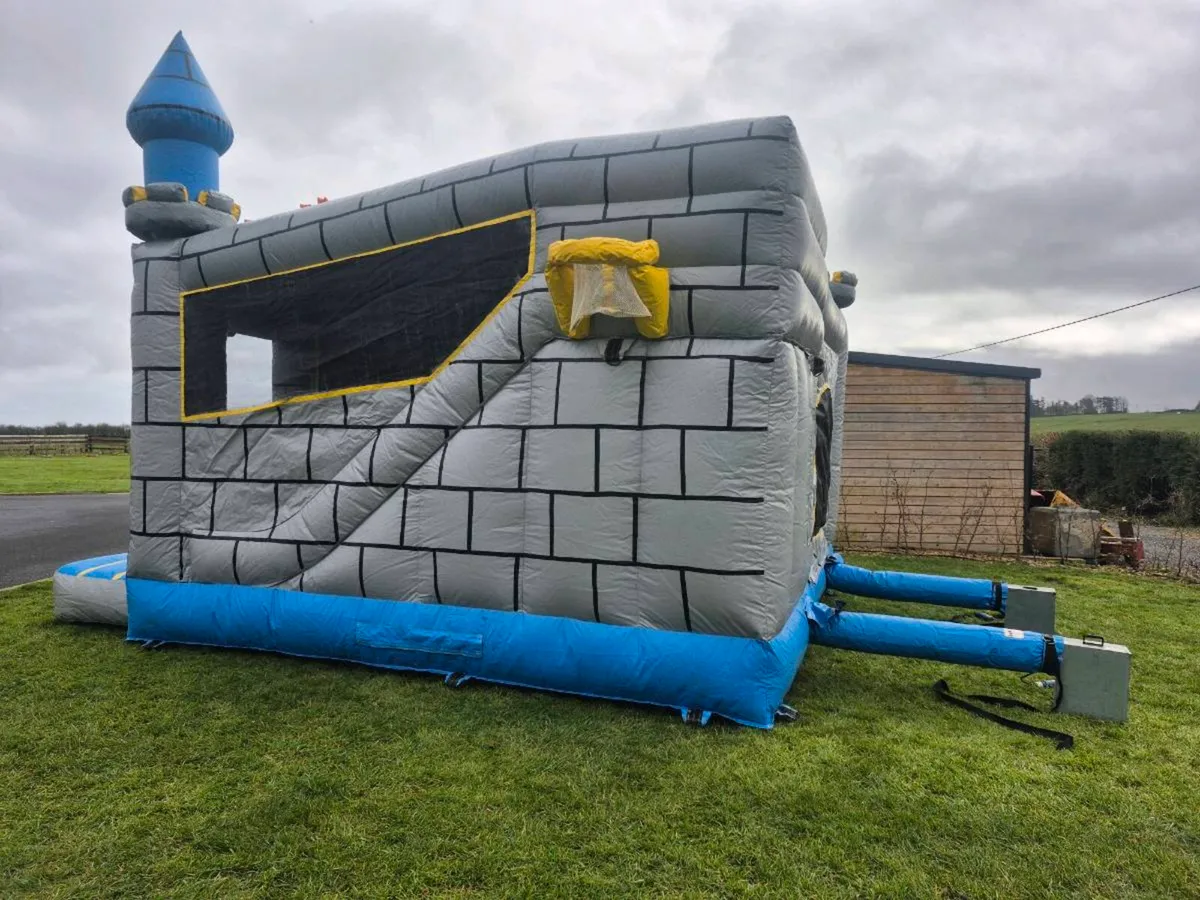Bouncy castle - Image 4