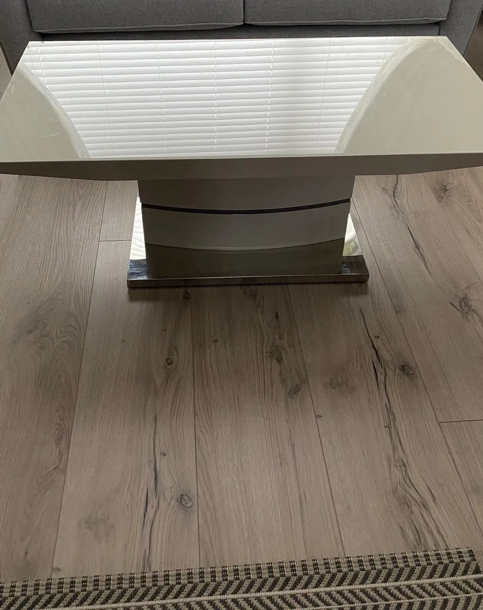 Coffee table - Image 1