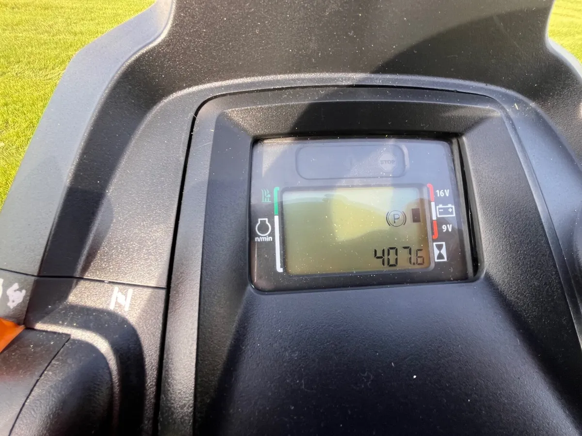 John Deere Ride on lawnmower X350R - Image 3