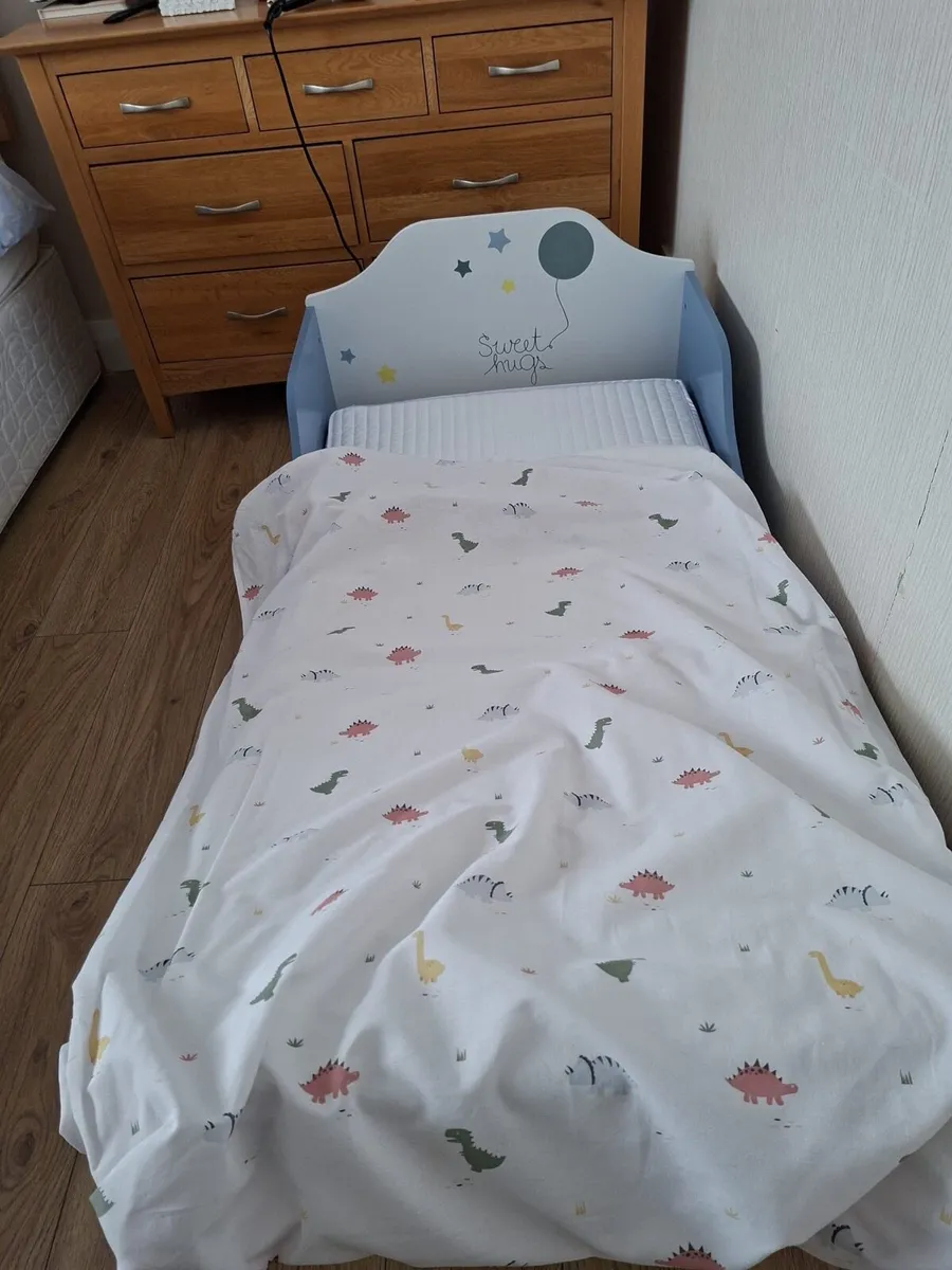 Toddler Bed with Mattress & Bedding - Image 3