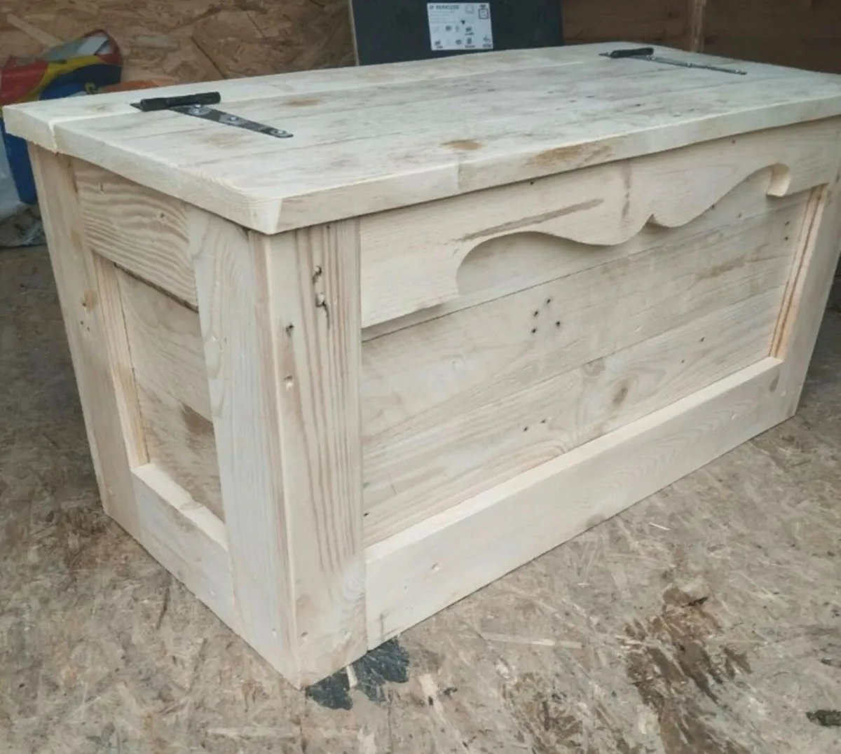 Handmade rustic blanket box - Image 3