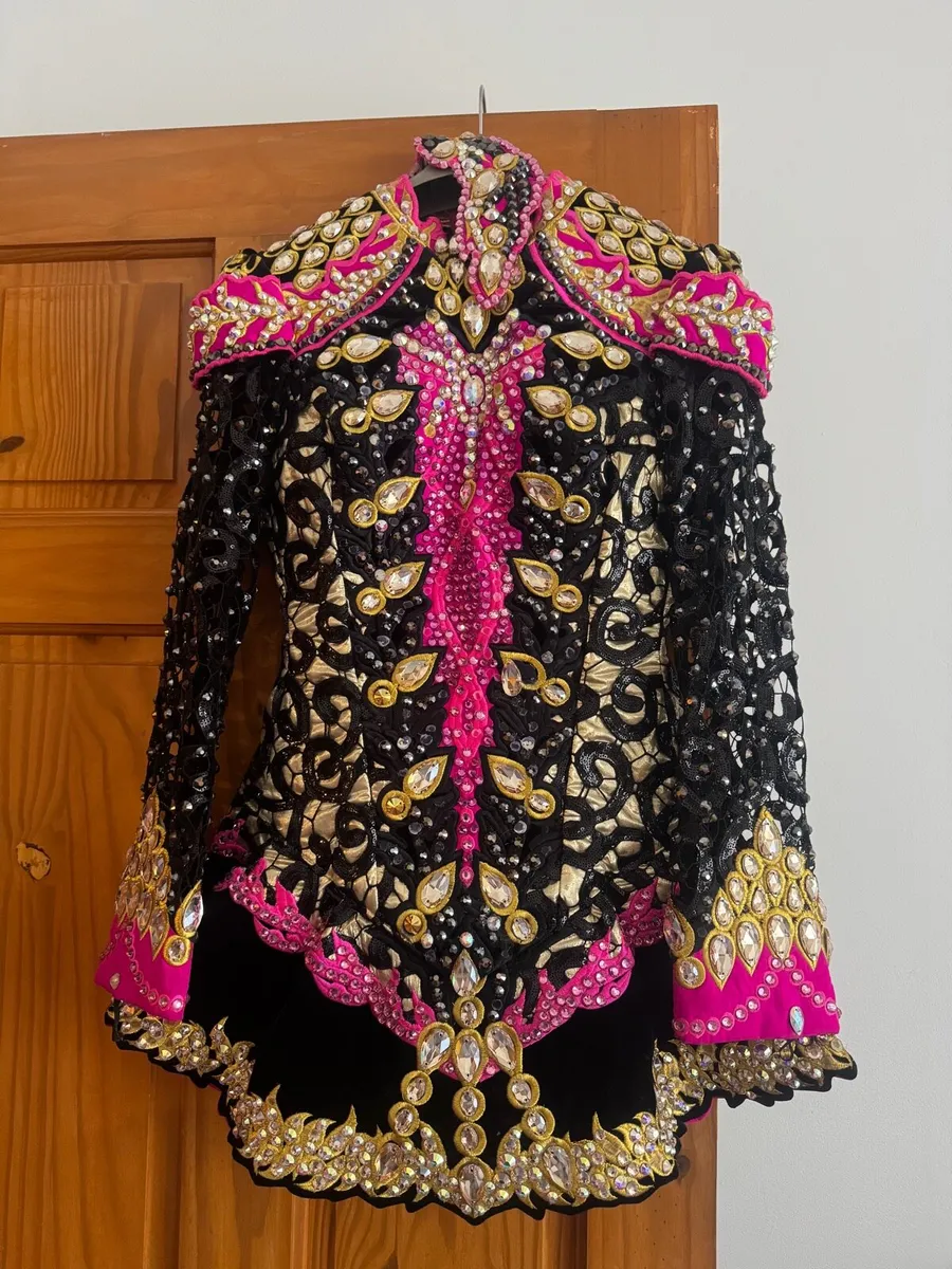 Irish Dancing Dress- Excellent Comdition €700 - Image 2
