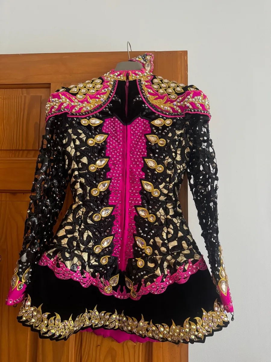Irish Dancing Dress- Excellent Comdition €700 - Image 3