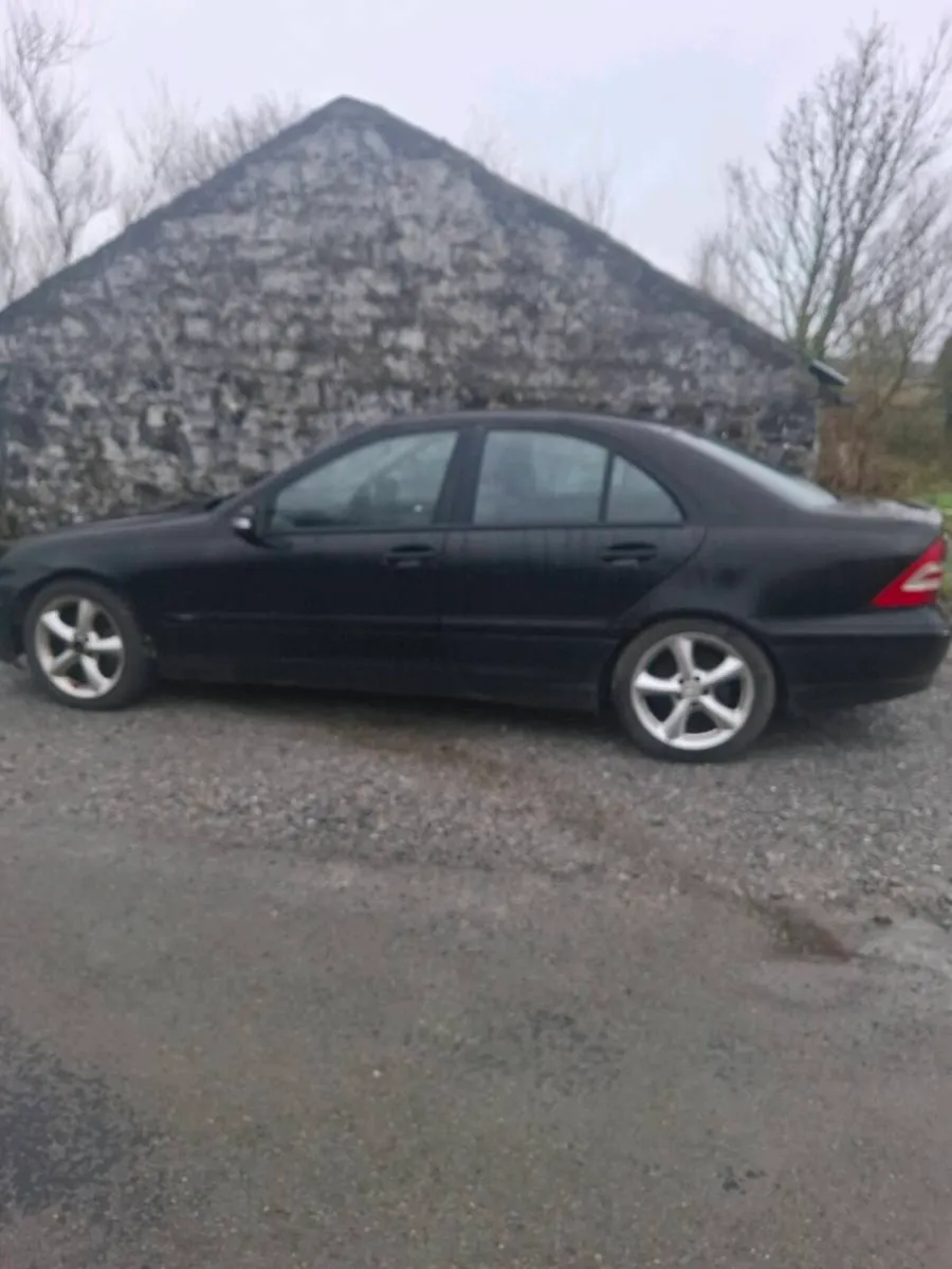 Mercedes car for breaking - Image 2