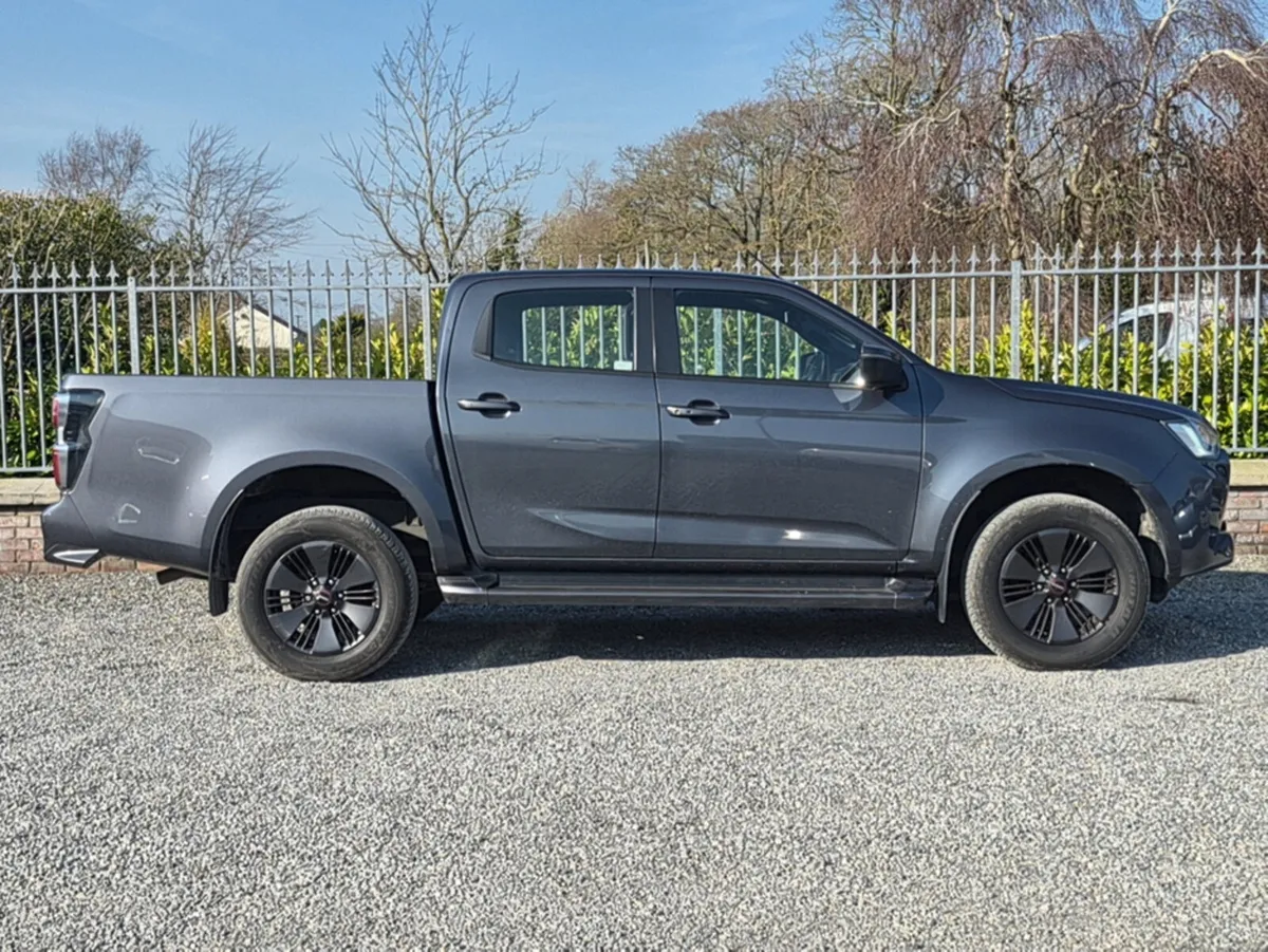 Isuzu D-Max V-Cross Double cab 1.9 Diesel 4 wheel - Image 3