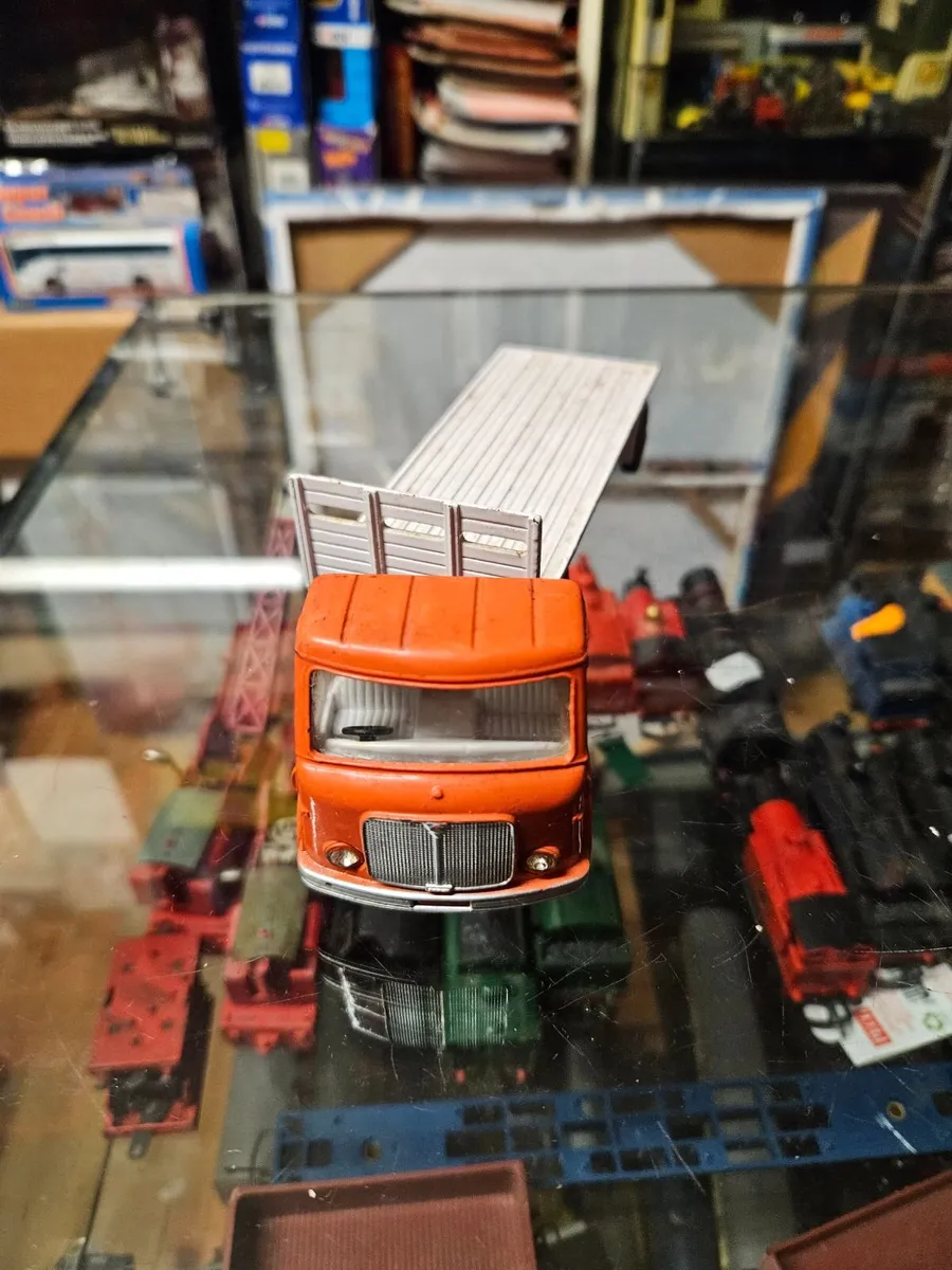 Dinky 1970's AEC Tractor Unit and Trailer - Image 1