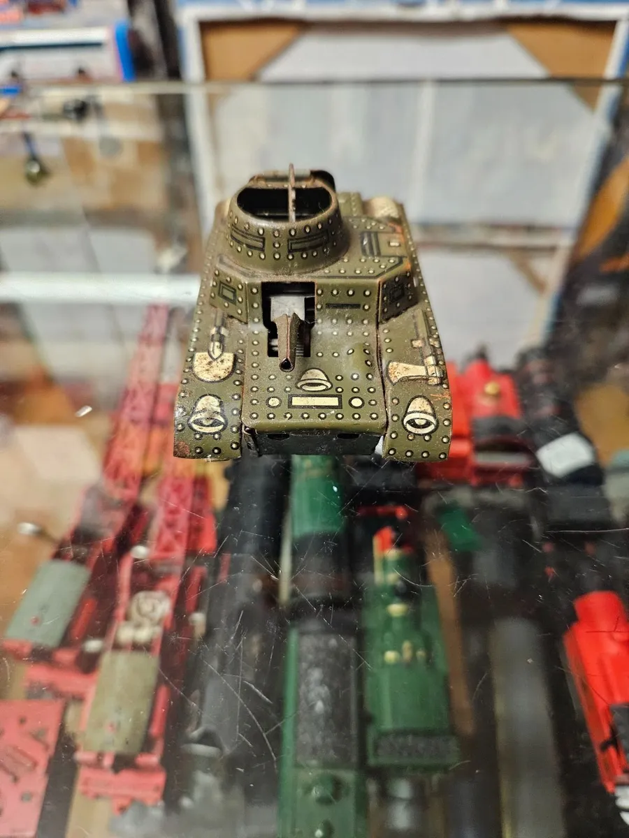 Vintage Tinplate Tank - Image 1