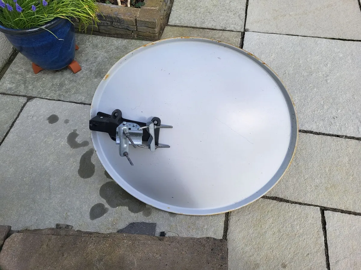 Satellite dish - Image 4