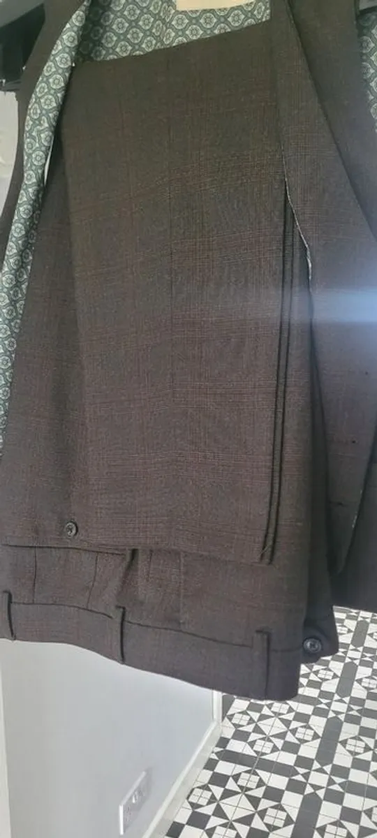 Men's 3 piece suit - Image 4