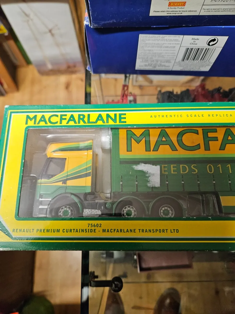 Corgi Renault Tractor Unit and Trailer 1.50 - Image 1