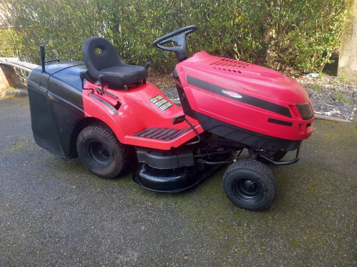 Ride on lawnmower - Image 1