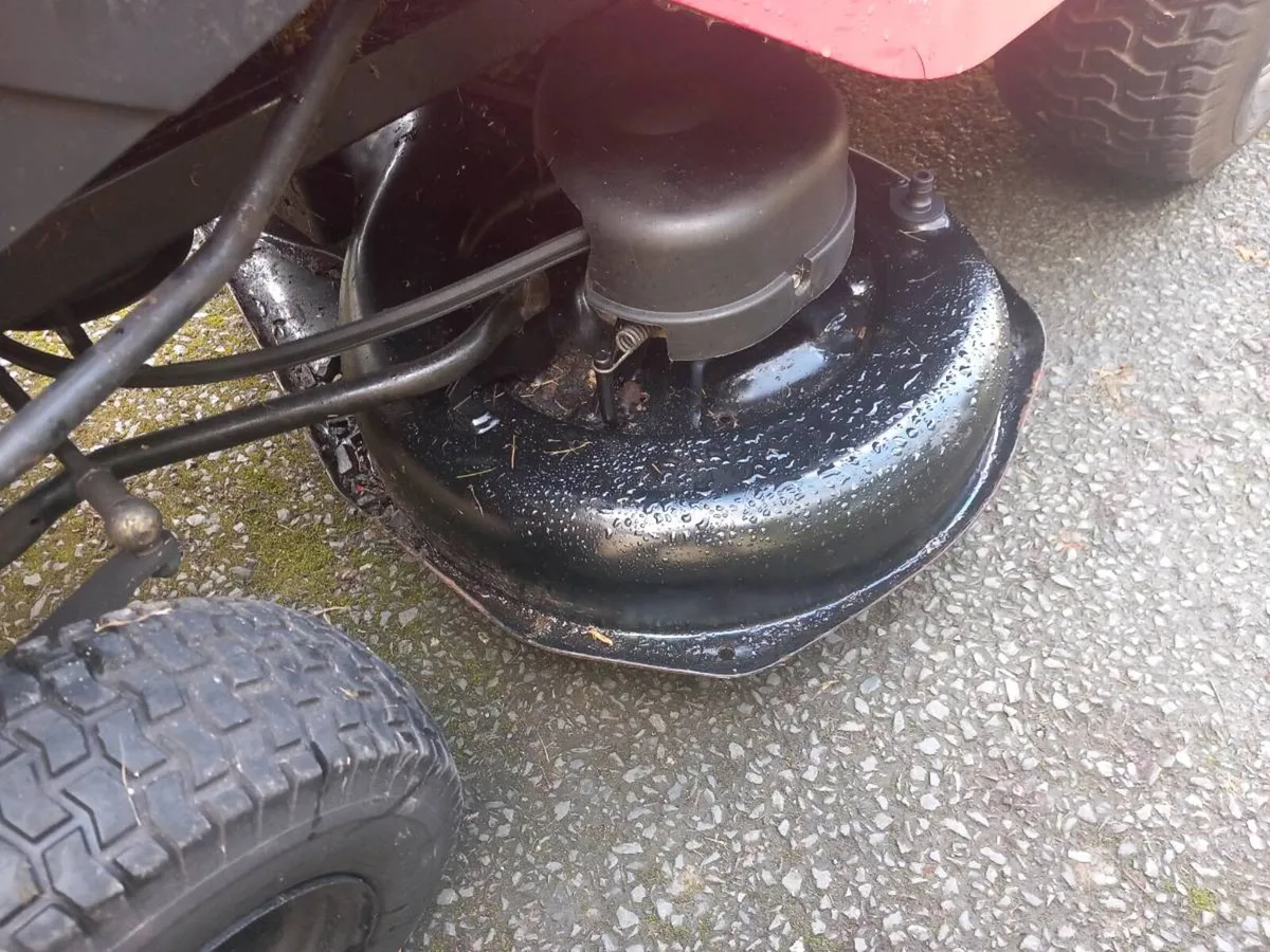 Ride on lawnmower - Image 3