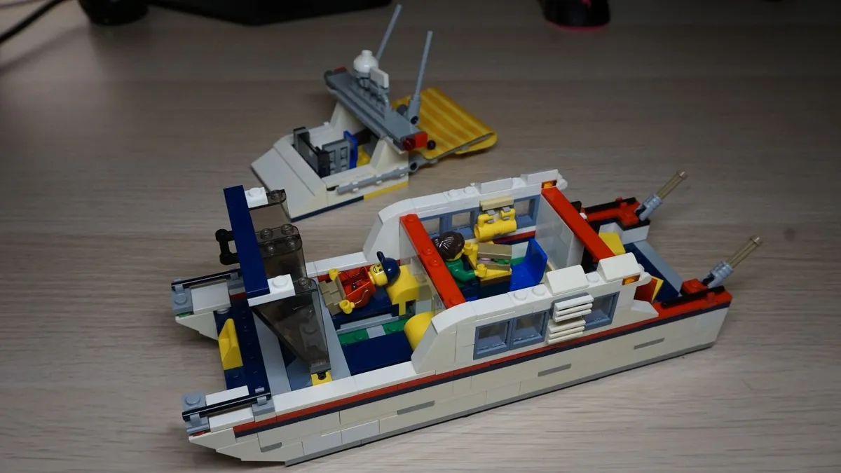 LEGO Vacation Getaways Complete 3 in 1 Set (31052) - Image 2