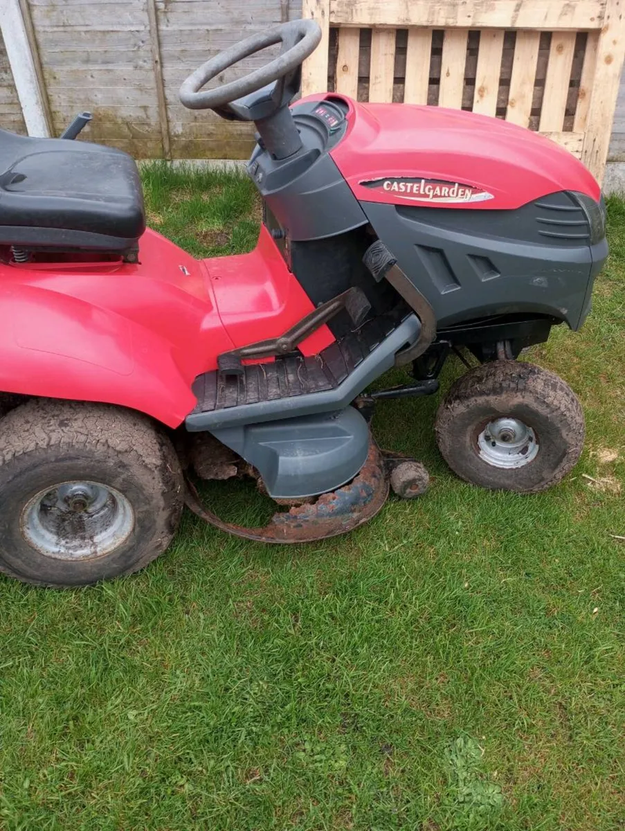 I am selling a Castel Garden ride-on mower for par - Image 2