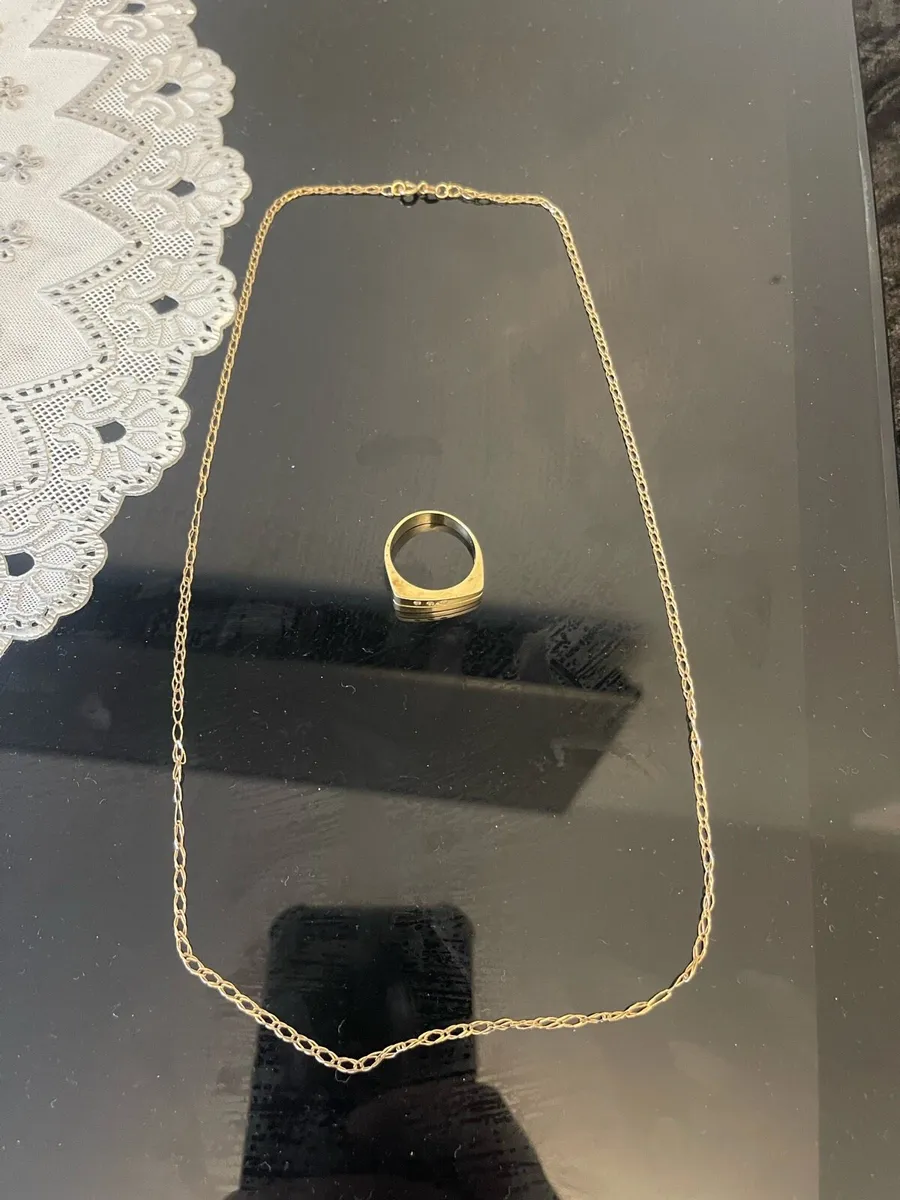 Gold necklace and ring - Image 1