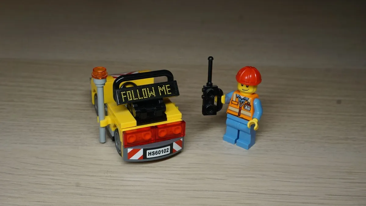 LEGO CITY Airport VIP Service Complete Set (60102) - Image 3