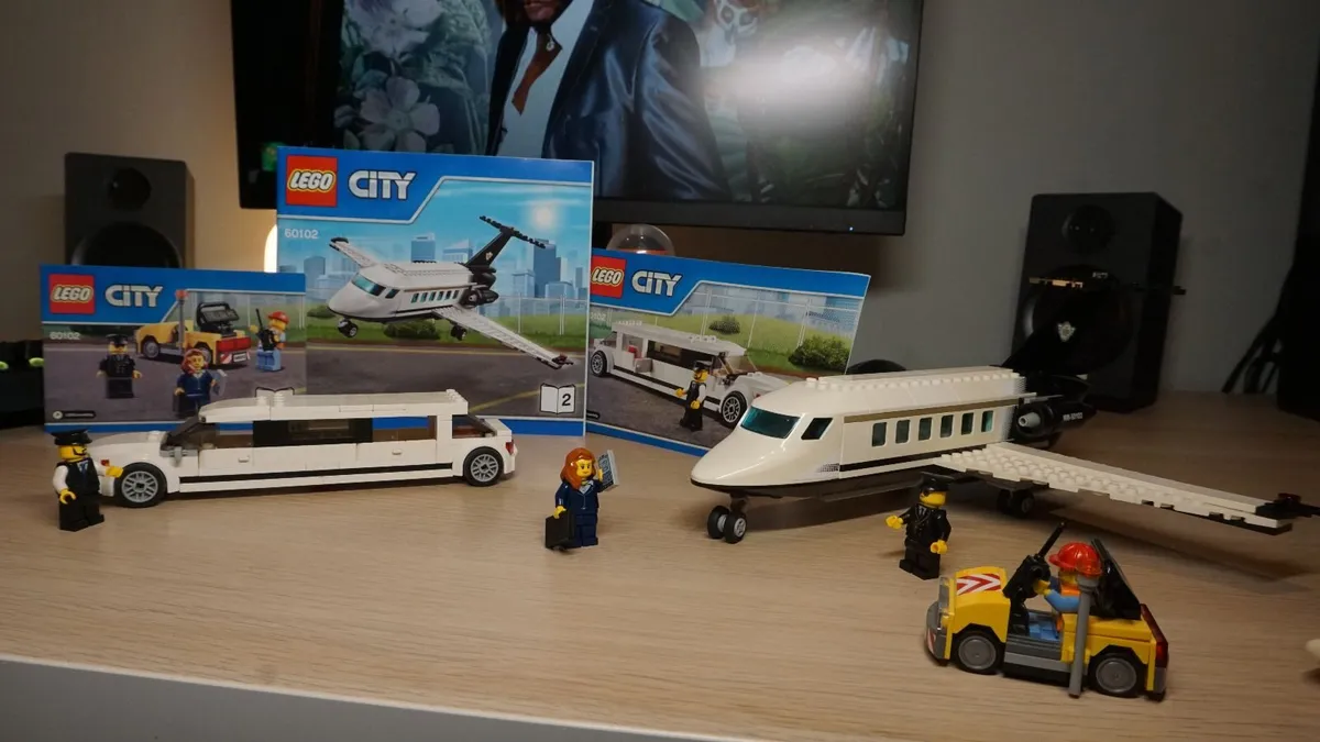 LEGO CITY Airport VIP Service Complete Set (60102) - Image 1