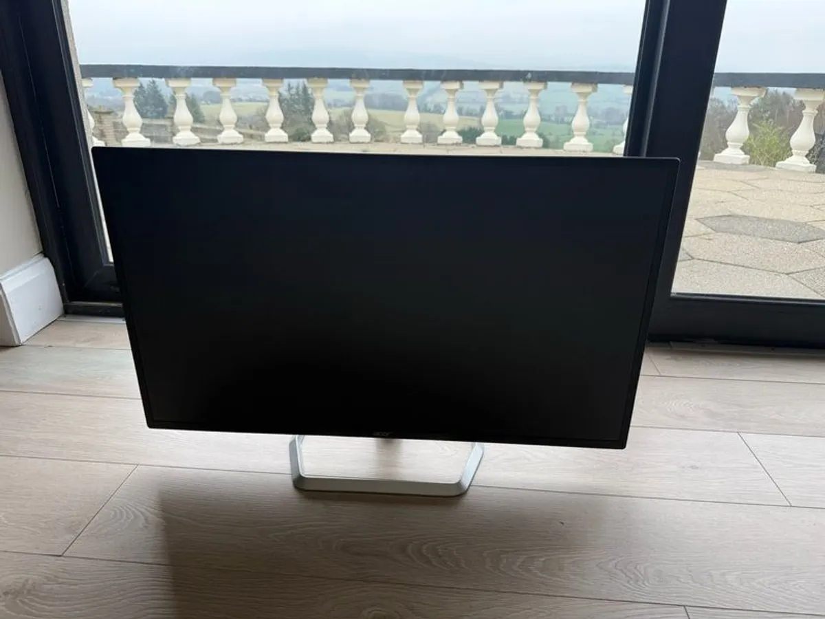 Alienware Aurora R10 Gaming PC and 32' Acer Monitor - Image 2