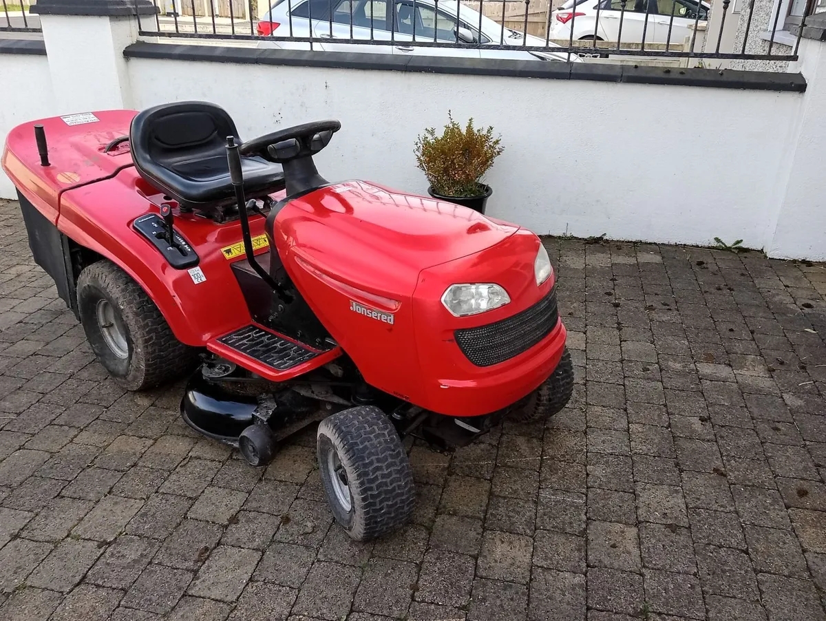 Jonsered Ride on lawnmower - Image 1