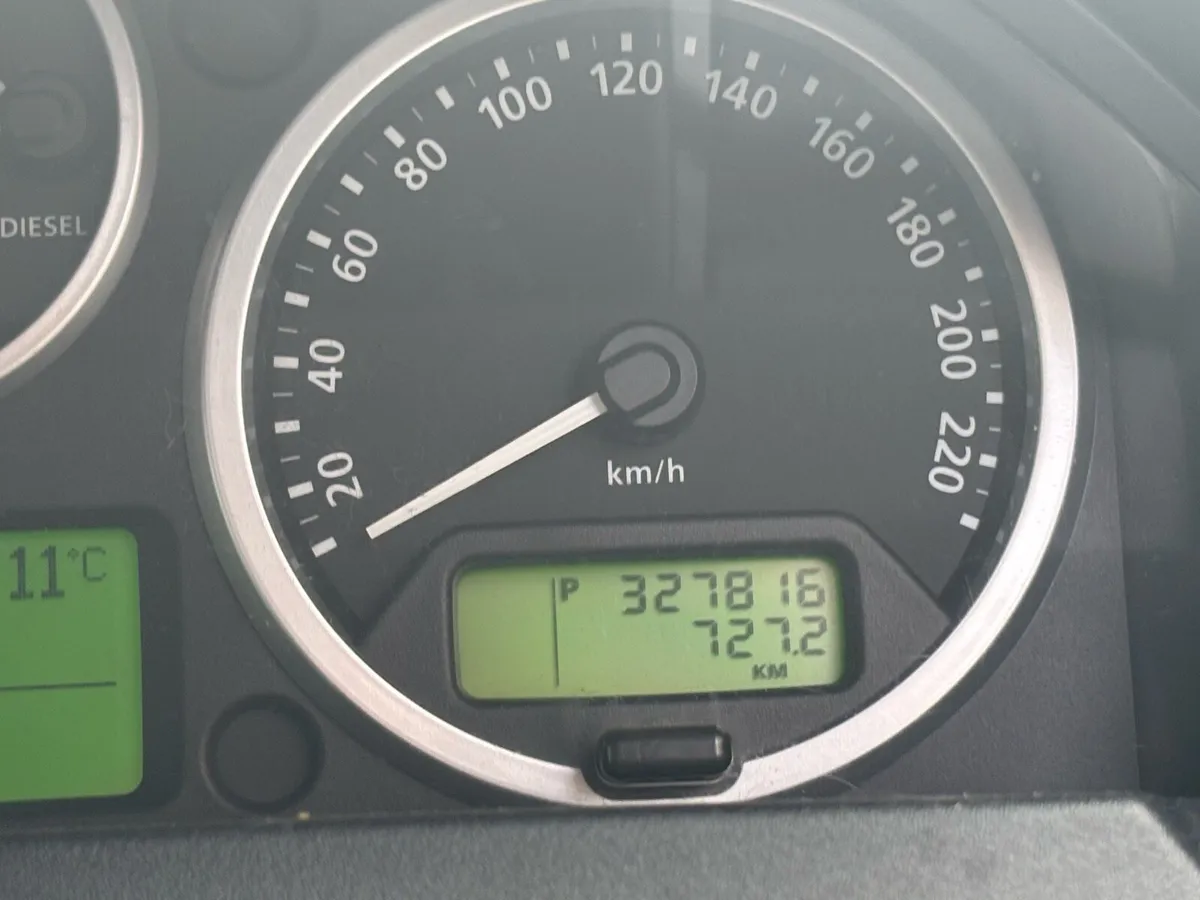 Land Rover Discovery 3 (commercial jeep) - Image 3