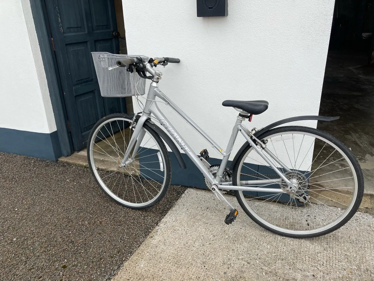 Ladies bicycle - Image 2